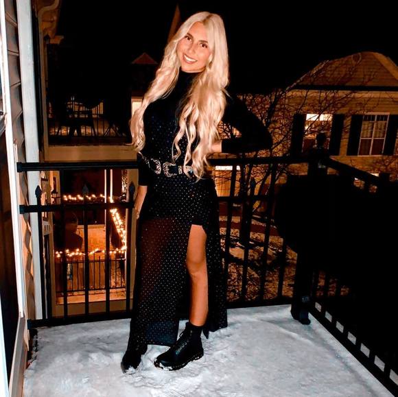 Profile Picture of Taylor Cromwell (@taylor_brynne) on Poshmark