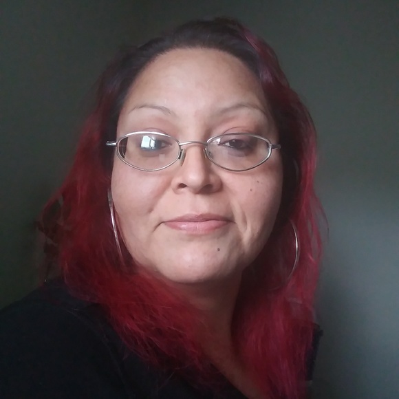 Profile Picture of Richenda Swalley (@chindapeoples) on Poshmark