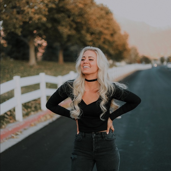 Profile Picture of Haley Hill (@hillhal000) on Poshmark