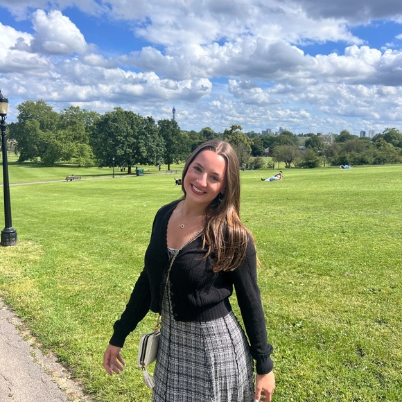 Profile Picture of Kate Reichelderfer (@k_addreich) on Poshmark