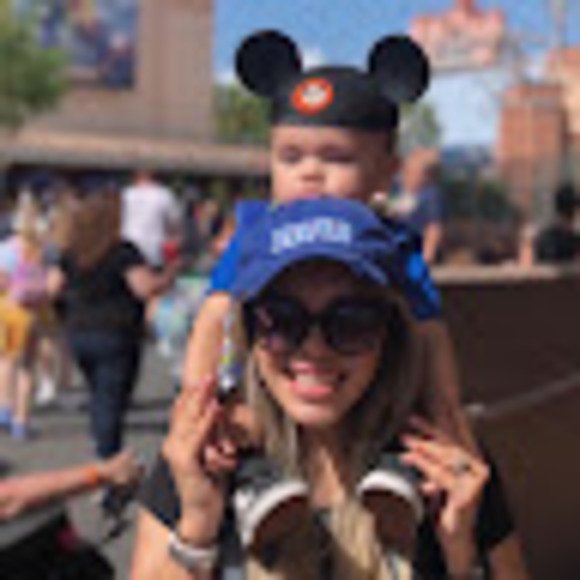 Lyssa Lys - Poshmark Profile Picture of Lyssa Lys (@lyssabe11a) on Poshmark