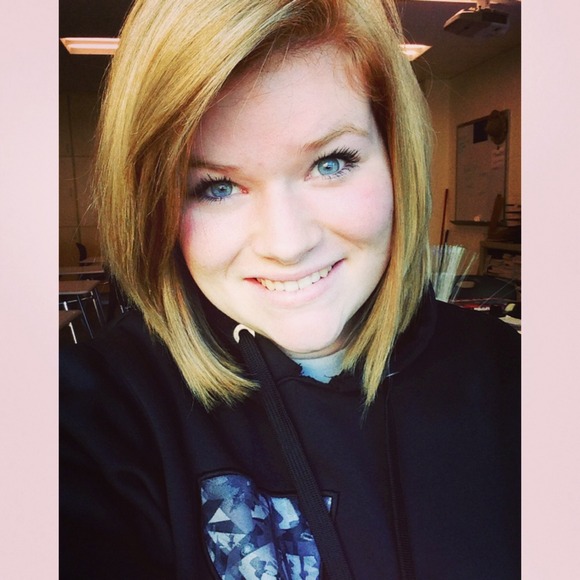 Profile Picture of Caitlin Armitage (@caitlinarmitage) on Poshmark