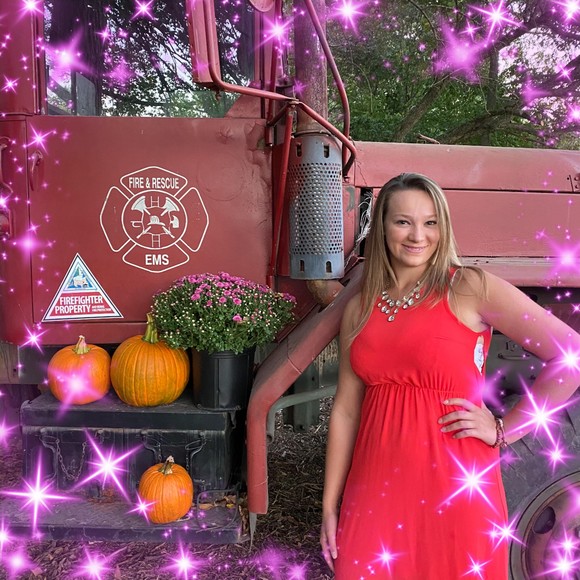 Profile Picture of Elizabeth Borntrager (@e_borntrager) on Poshmark