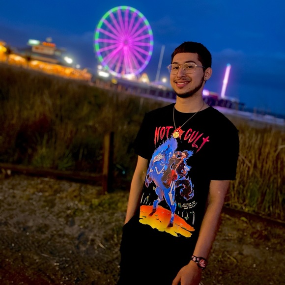 Profile Picture of Chris Arias (@chrisarias73) on Poshmark