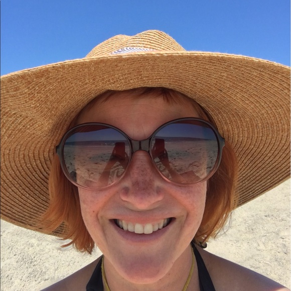 Profile Picture of Keely Harris (@ladykbird) on Poshmark