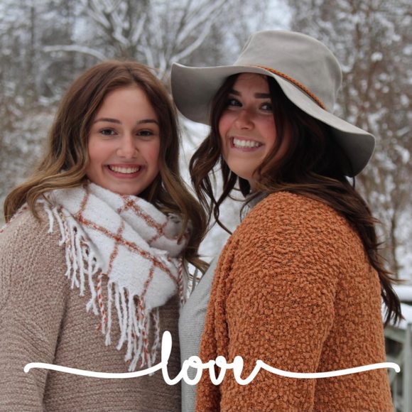 Profile Picture of Casey Snedeker mcfarland (@caseymc) on Poshmark