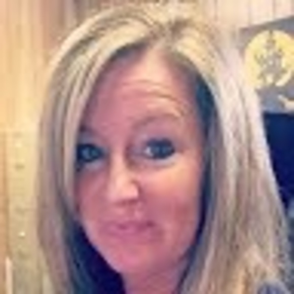 Profile Picture of Jacqueline Roach (@jroach_518) on Poshmark