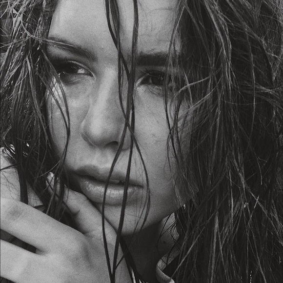 Profile Picture of Cassie Carnduff (@cassiecarnduff) on Poshmark