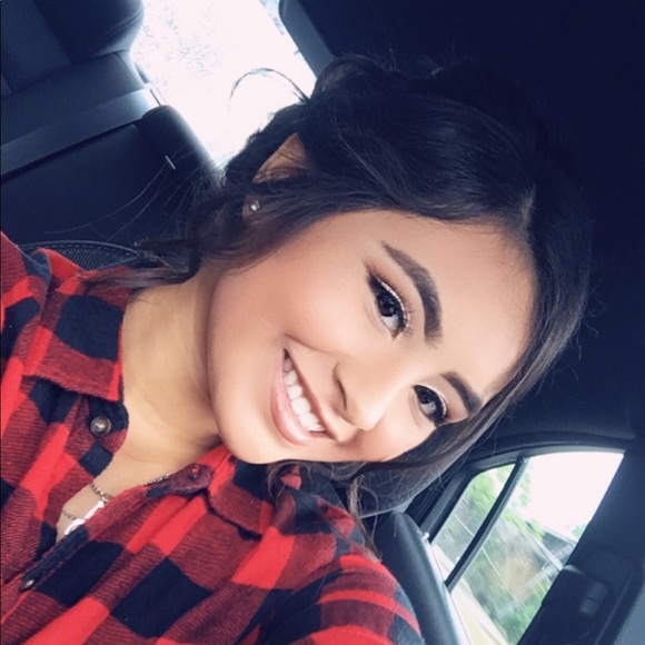 Profile Picture of Jade Lopez (@jade895) on Poshmark