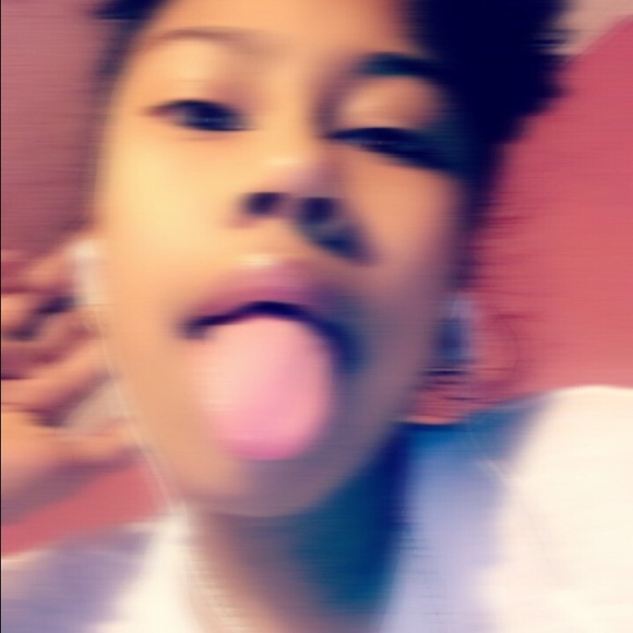 Profile Picture of Kim Lorenzo (@soiiceyy) on Poshmark