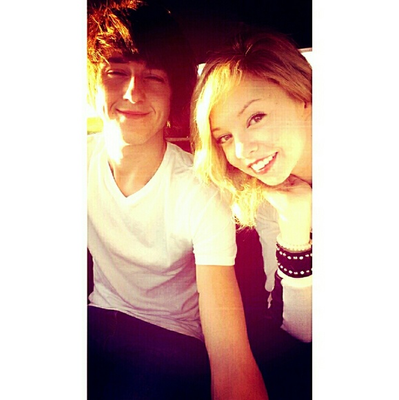 Profile Picture of Melissa Duree (@mellyann0313) on Poshmark