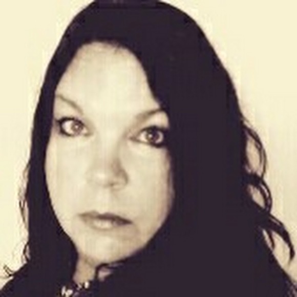 Profile Picture of Lori Heffner (@loriheffner) on Poshmark