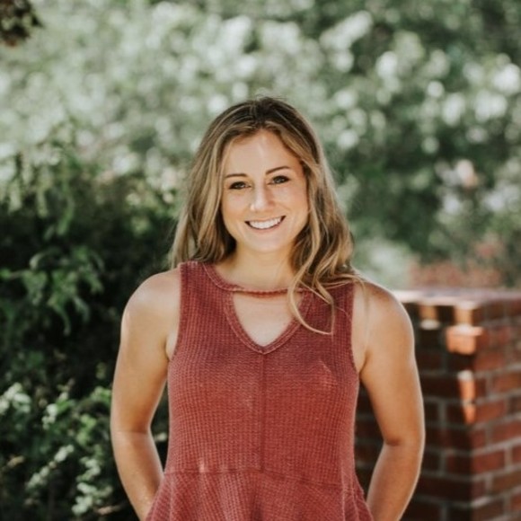 Profile Picture of Emily Symmes (@emilysymmes) on Poshmark