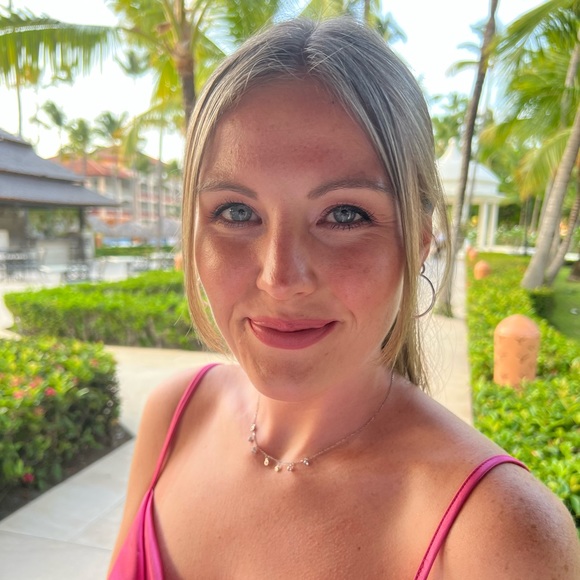 Profile Picture of Vanessa Hannagan (@vhannagan) on Poshmark