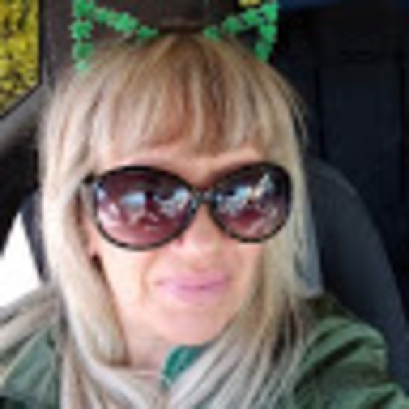 Profile Picture of Annmarie Carretta (@annmariecarr698) on Poshmark