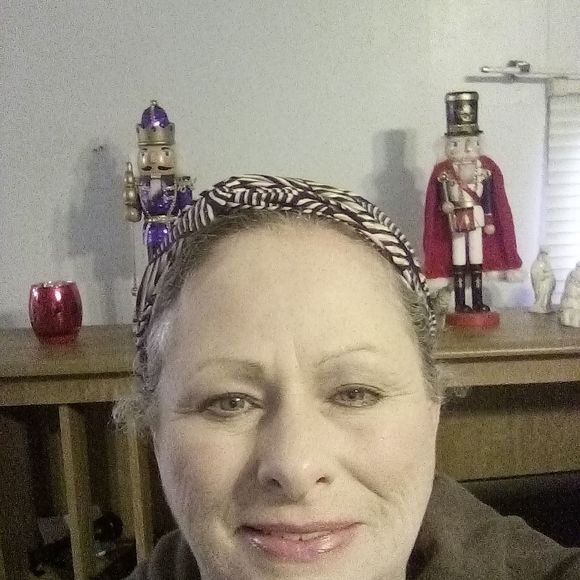 Profile Picture of Christie Zosso (@christiezosso) on Poshmark