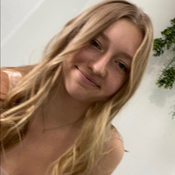 Ellie Feistel - Poshmark Profile Picture of Ellie Feistel (@elliehope88) on Poshmark