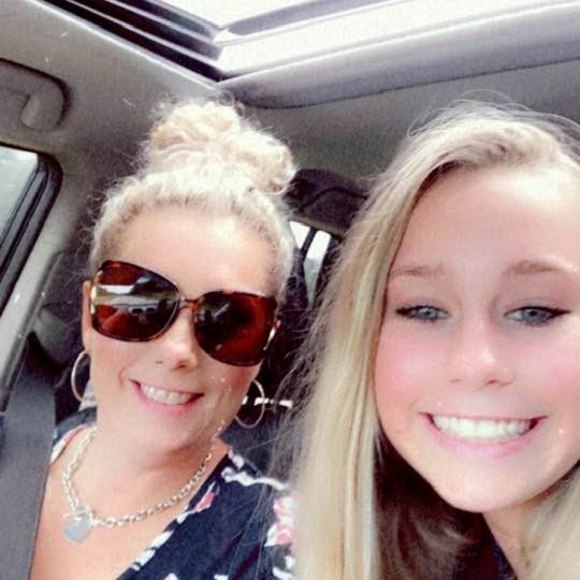 Profile Picture of Amanda Ziglar (@mandybaby0411) on Poshmark