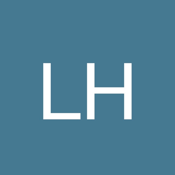 Profile Picture of Lisa k Hickerson (@lisaheitstuman) on Poshmark