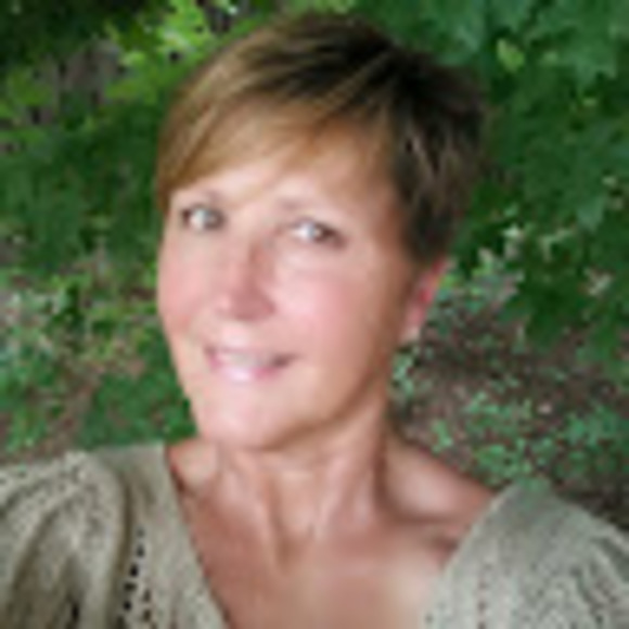 Profile Picture of Melody Rawley (@melodyrawley) on Poshmark