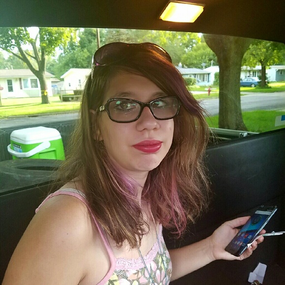 Profile Picture of Renee Ojeda (@deault) on Poshmark
