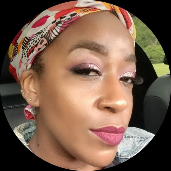 Profile Picture of Jee Jee (@1_denjee_closet) on Poshmark