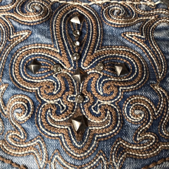 Profile Picture of Sherri Simmons (@dizidais) on Poshmark