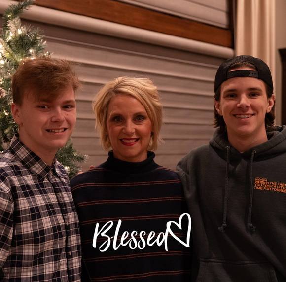 Profile Picture of Tonya Allard (@tallard92) on Poshmark