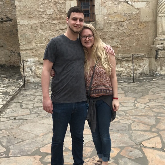 Profile Picture of Amber Hearn (@amberstainback) on Poshmark