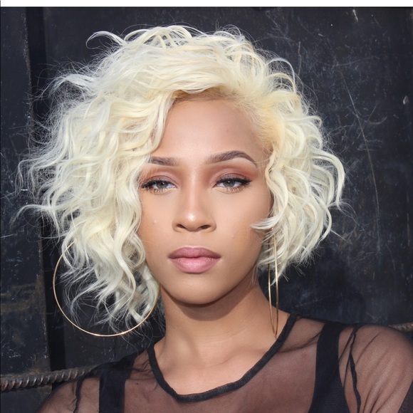 Profile Picture of Cassandra Stratton (@msaries1980) on Poshmark