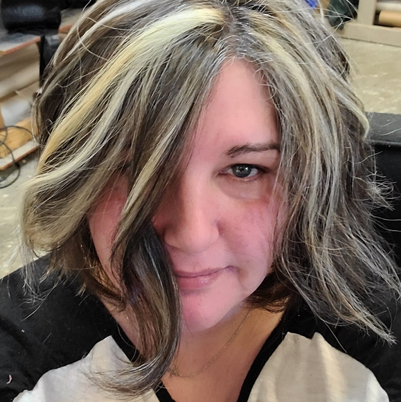 Profile Picture of Stephanie Barefoot (@sbarefoot01133) on Poshmark