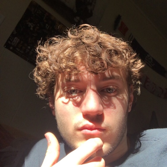 Profile Picture of Eli Scheer (@elischeer) on Poshmark