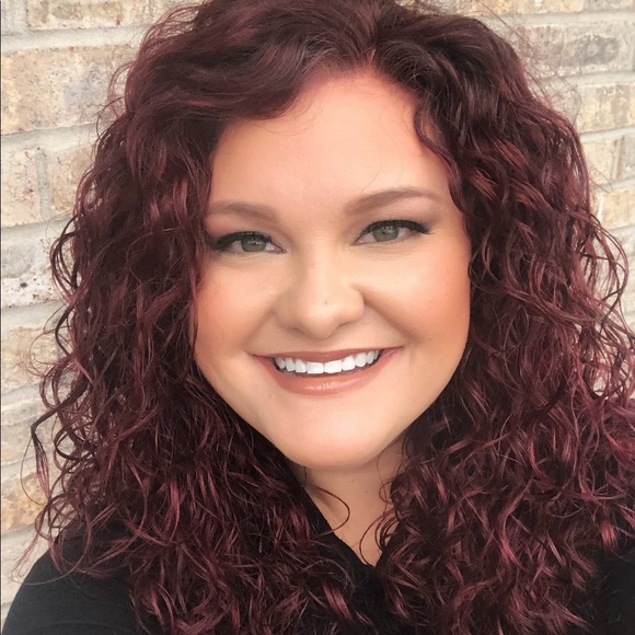 Profile Picture of Ashton Strohbeck (@ashstroh) on Poshmark