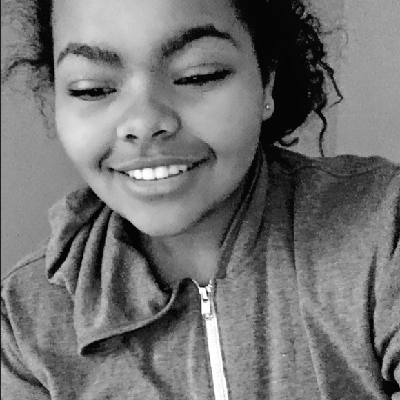 Profile Picture of Jessamyn Reichmann (@jessamynreich) on Poshmark