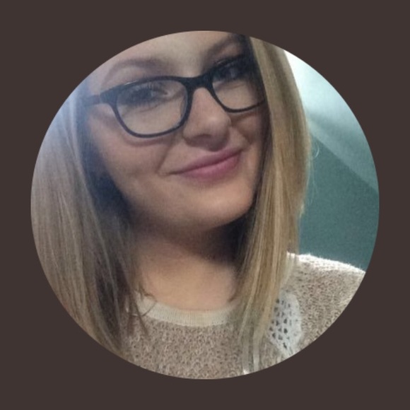 Profile Picture of Erica Beyer (@ericamegan22) on Poshmark