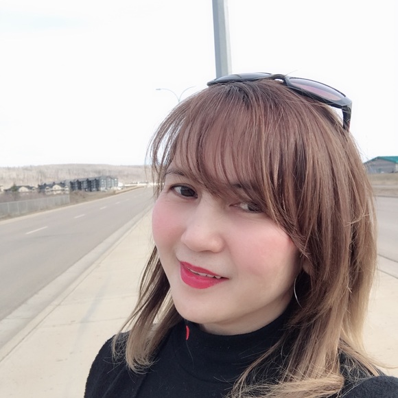 Profile Picture of Laarni Wycoco (@wlaarni) on Poshmark