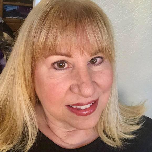 Profile Picture of Maureen Quick (@quickrn1) on Poshmark