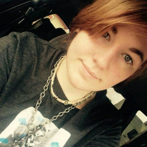 Profile Picture of Savannah Deleal (@savannah_deleal) on Poshmark