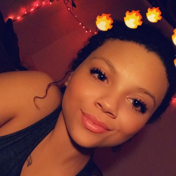 Profile Picture of Damika Whitman (@damika124) on Poshmark