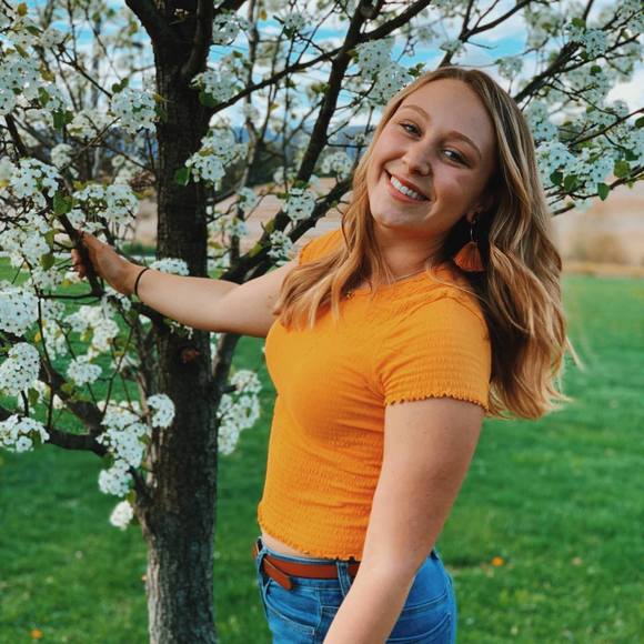 Profile Picture of Christine Delong (@christinedel290) on Poshmark