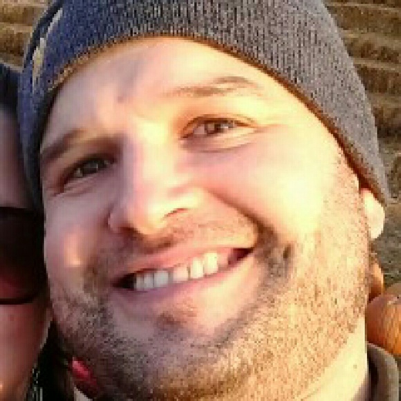 Profile Picture of Jason Winge (@jwinge2016) on Poshmark