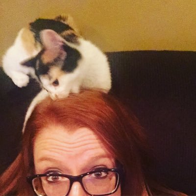 Profile Picture of Julia Hunter (@JuliaMHunter) on Twitter