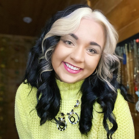 Profile Picture of Teddi Weimert (@teddiweimert) on Poshmark