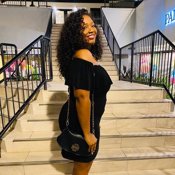 Profile Picture of Danielle Carson (@sonitabonita239) on Poshmark