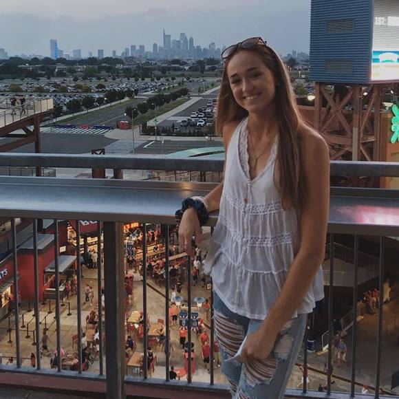 Profile Picture of Emily Mcverry (@emcverry) on Poshmark