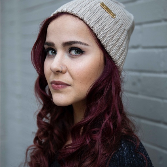 Profile Picture of Whitney Noland (@whitneyolivia09) on Poshmark