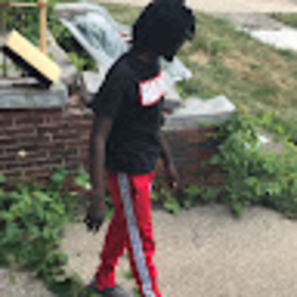 Profile Picture of Jermelle Davis (@jermelle_davis) on Poshmark