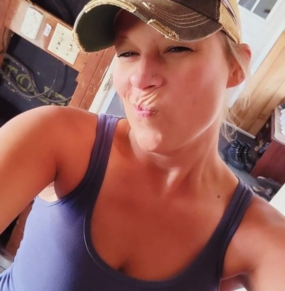 Profile Picture of Amy Schneider (@puckerwi) on Poshmark