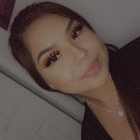 Profile Picture of Tamika Omeasoo (@tamikamackinaw) on Poshmark