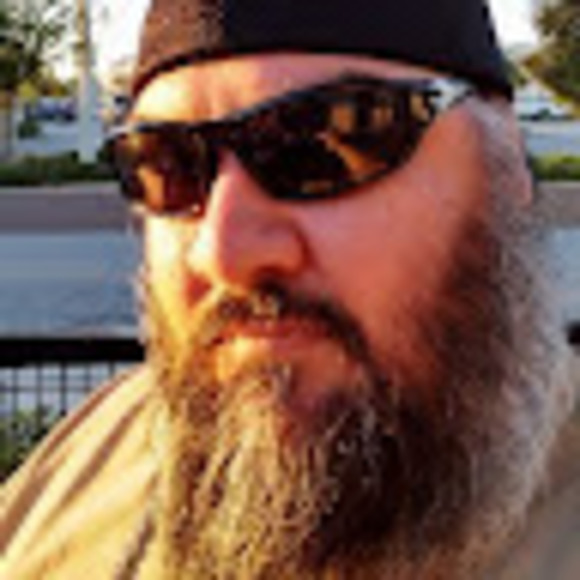 Profile Picture of Kevin Bertinelli (@kevinbertinelli) on Poshmark